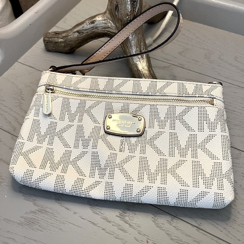 Michael Kors Signature Print Jet Set Small Wristlet - Vanilla with Gold accents!
